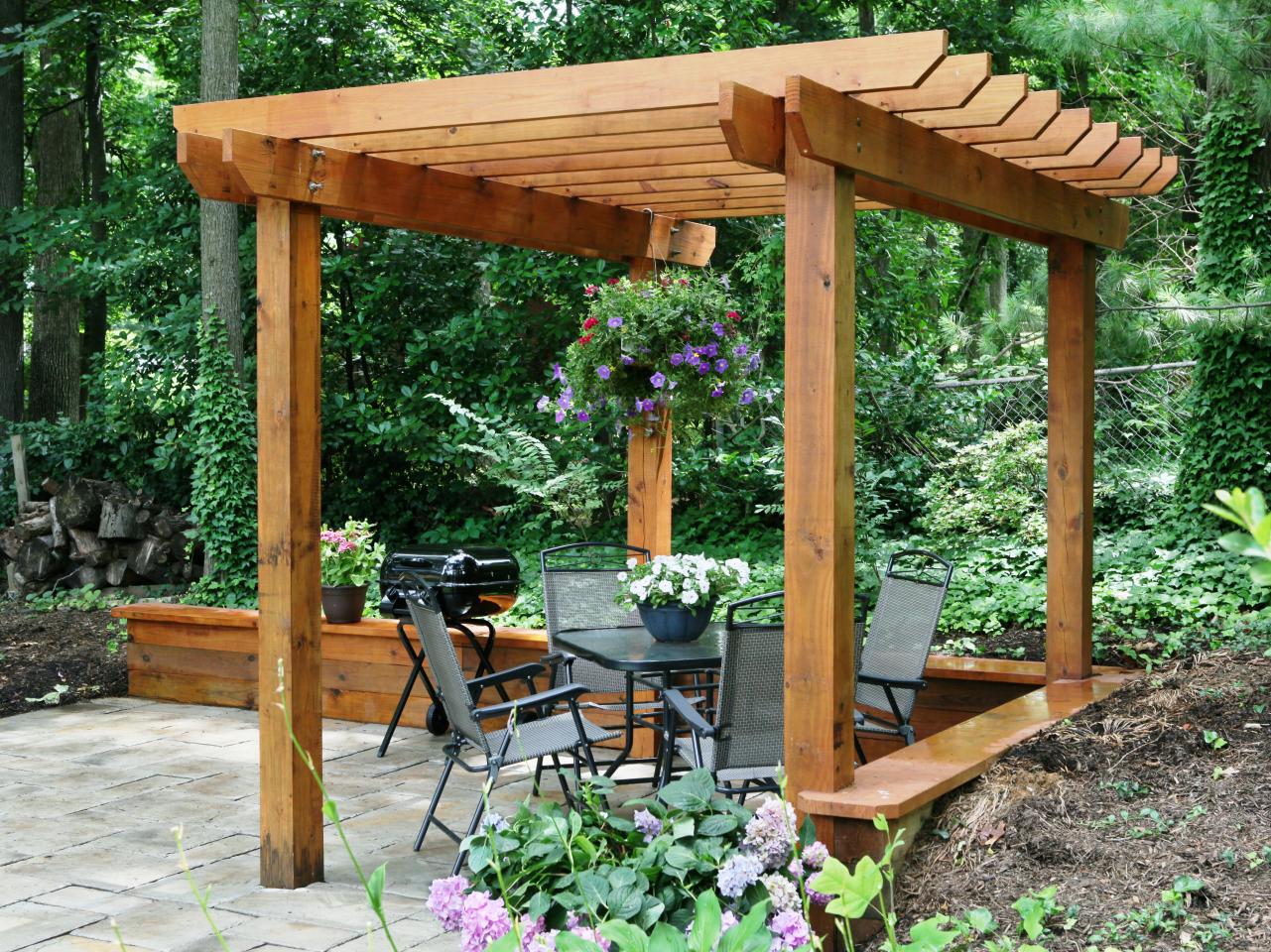 Diy wooden pergola with roof