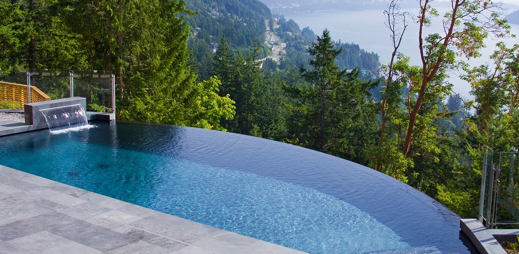 Infinity pool with sheer descent